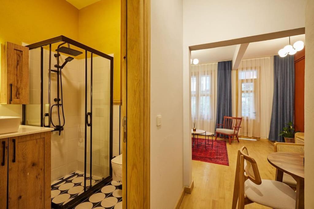 Charming 2 Min To Metro - Baysungur D2 Apartment