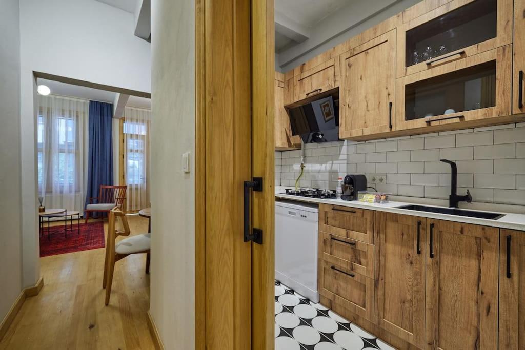 Apartament Charming 2 Min To Metro - Baysungur D2